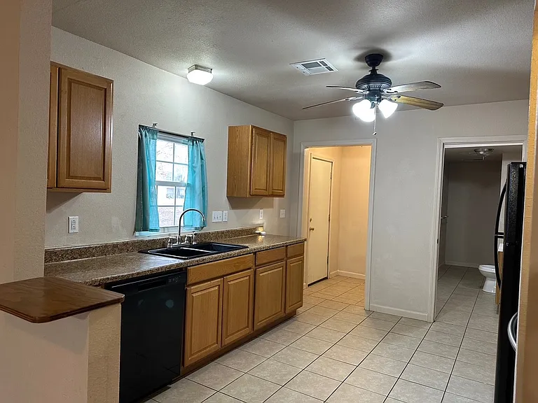 1517 N Jackson St — Photo 12
