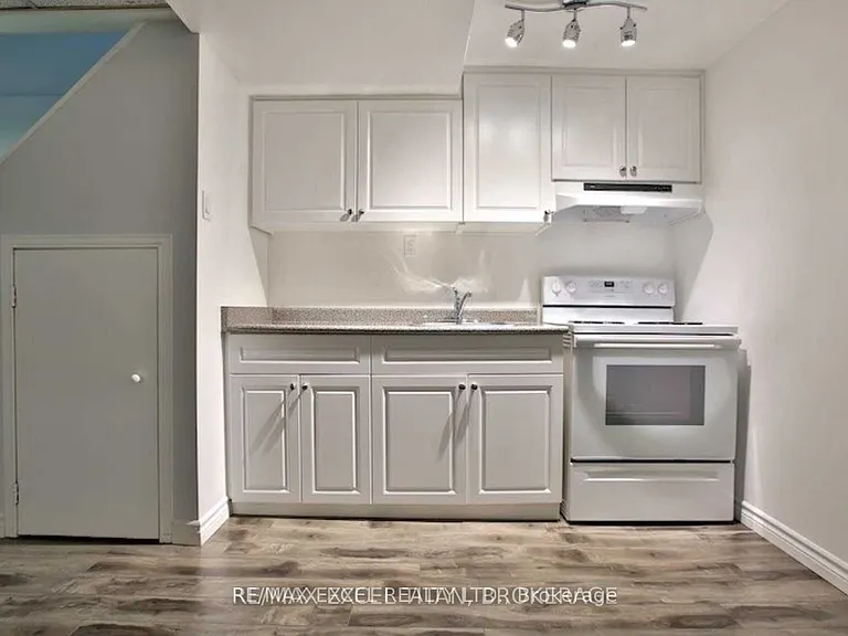 51 Hornchurch Cres — Photo 14