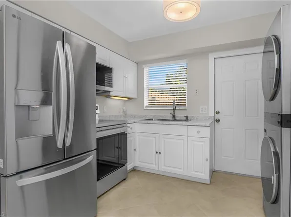 1015 10th Ave N #1011, Naples, FL 34102