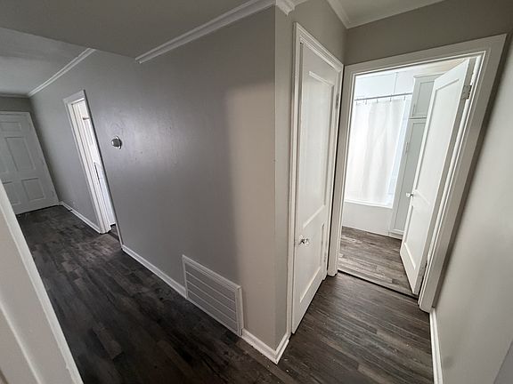4th image of 832 Garfield Ave