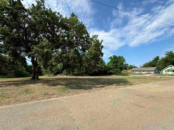 203 E 2nd St, Cushing, OK 74023