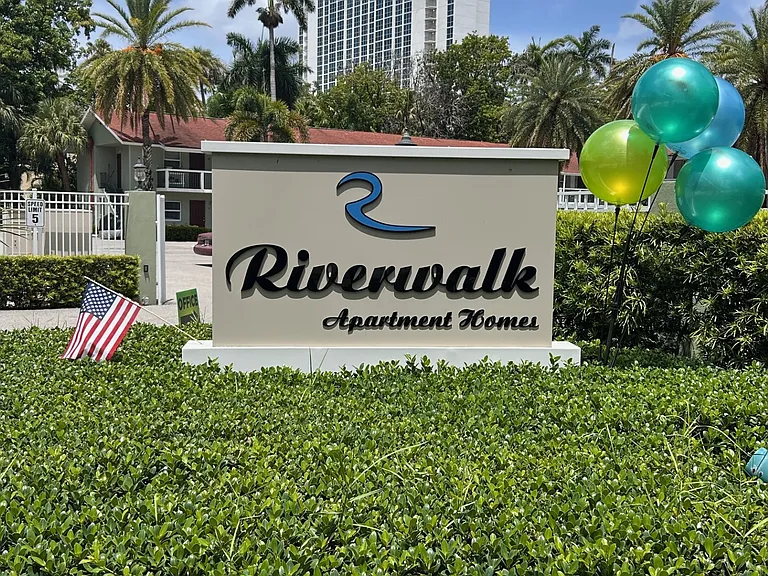Riverwalk Apartments — Photo 30