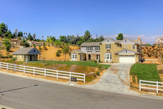2nd image of 31190 Sutherland Dr