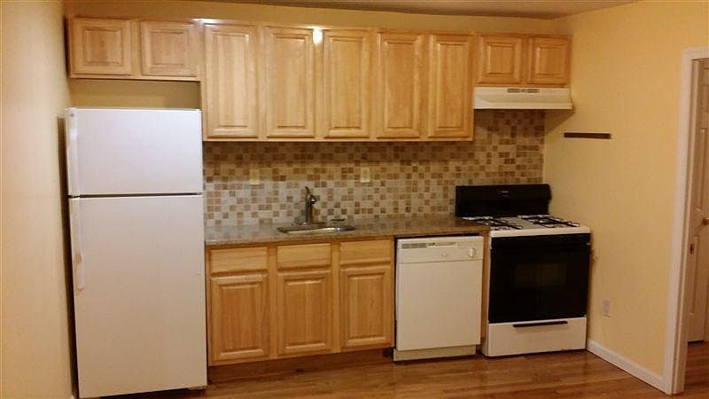 1st image of 146 Herkimer St #1
