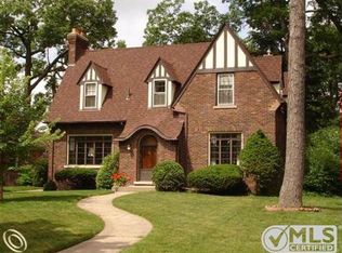 92 Oakdale Blvd, Pleasant Ridge, MI 48069