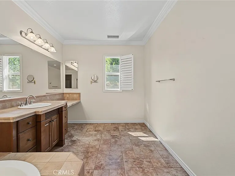 1254 Duxbury Cir — Photo 38