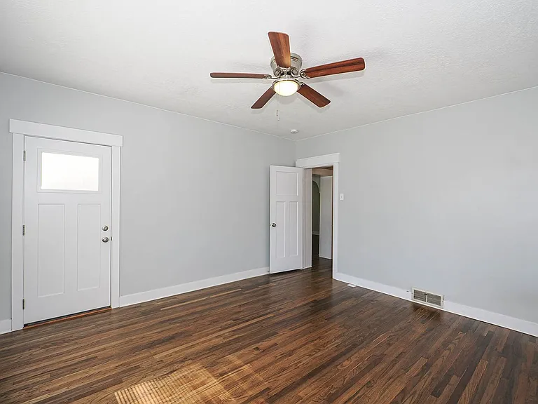 53 N 100 W — Photo 17