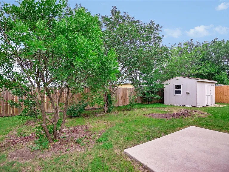 1353 Lakeside Loop — Photo 14