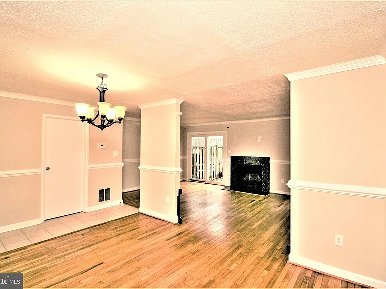118 Middle Point Ct — Photo 1