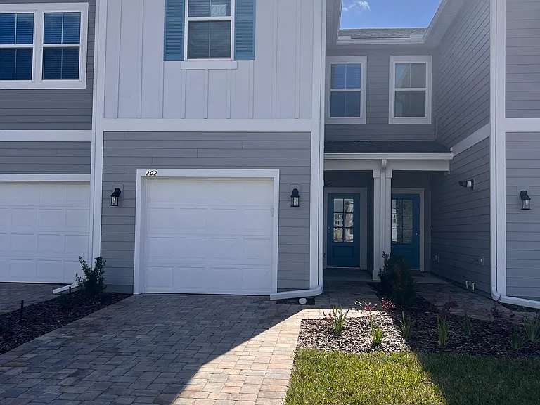 202 Brandon Lakes Dr — Photo 1