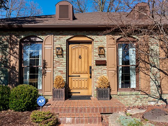 2nd image of 1639 Forrest Ln