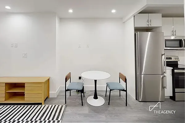 Rented by The Agency | media 4
