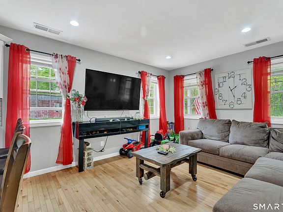 3rd image of 680 Killingworth Road