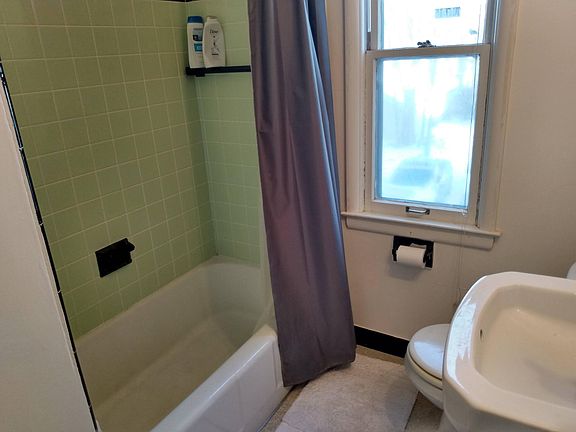 4th image of 713 Catherine St APT 4