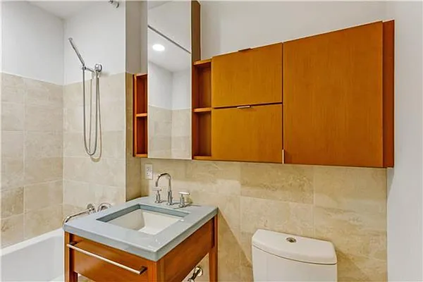 Sold by R New York | media 9