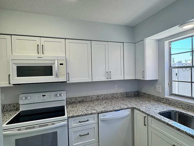 2200 S Palmetto Ave #D5 — Photo 3