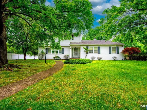 56 Manor Rd, Harrington Park, NJ 07640