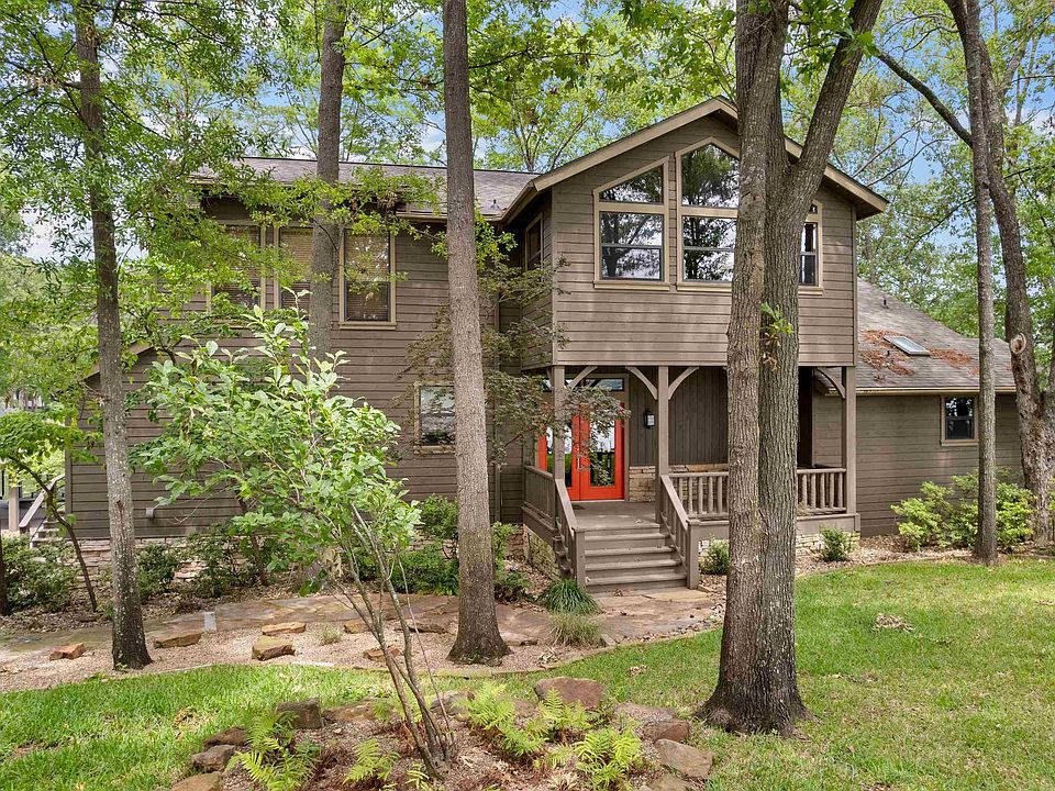1st image of 785 Windy Point Dr