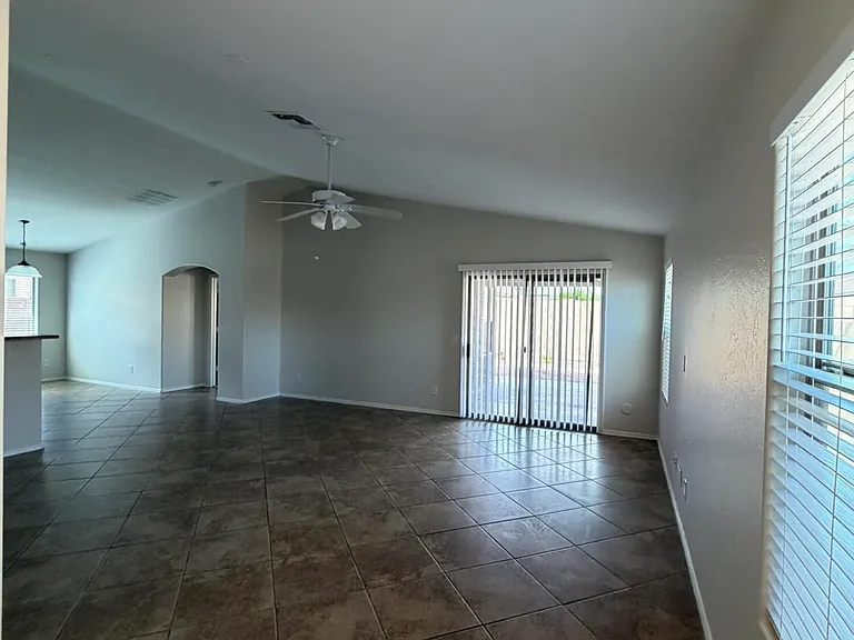 352 W Gascon Rd — Photo 2