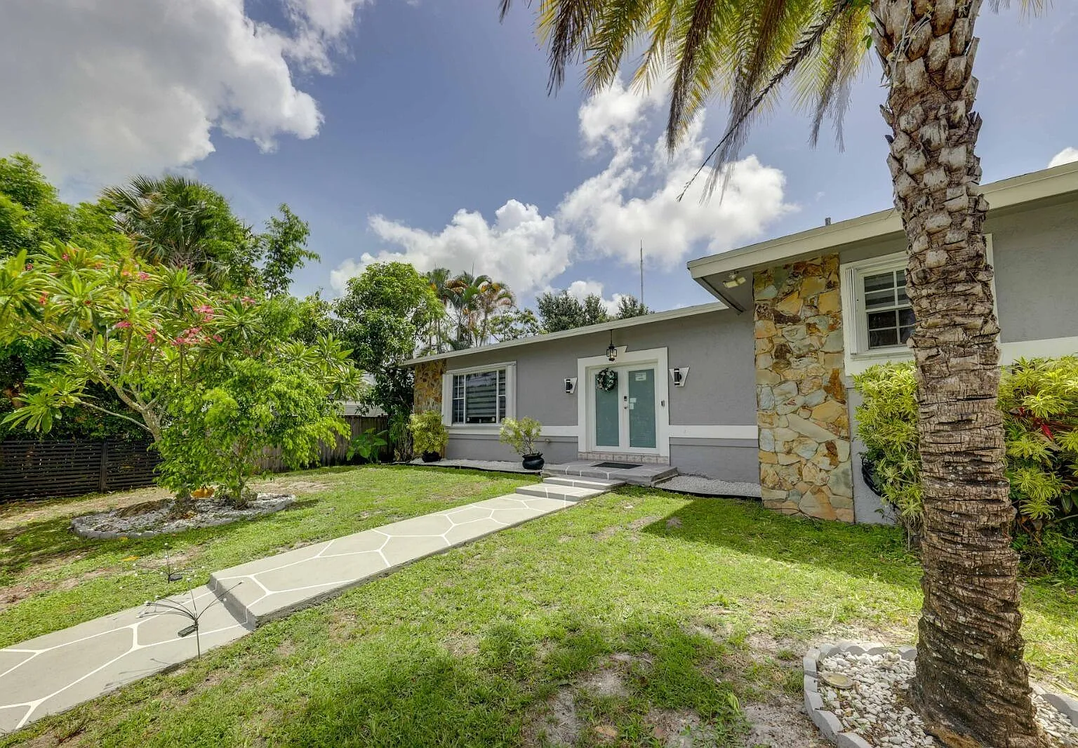 3 bed, 2.5 bath, 2560 sqft, $4,750 — Photo 3