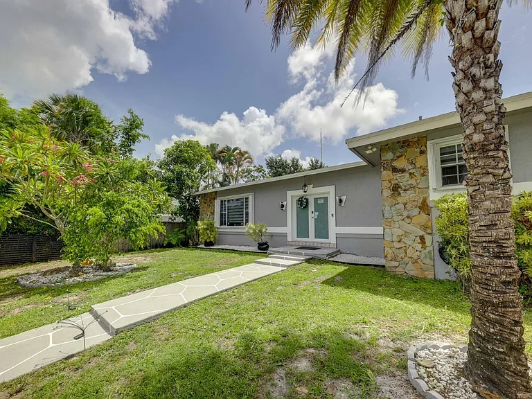 3609 SW 58th Ave — Photo 3