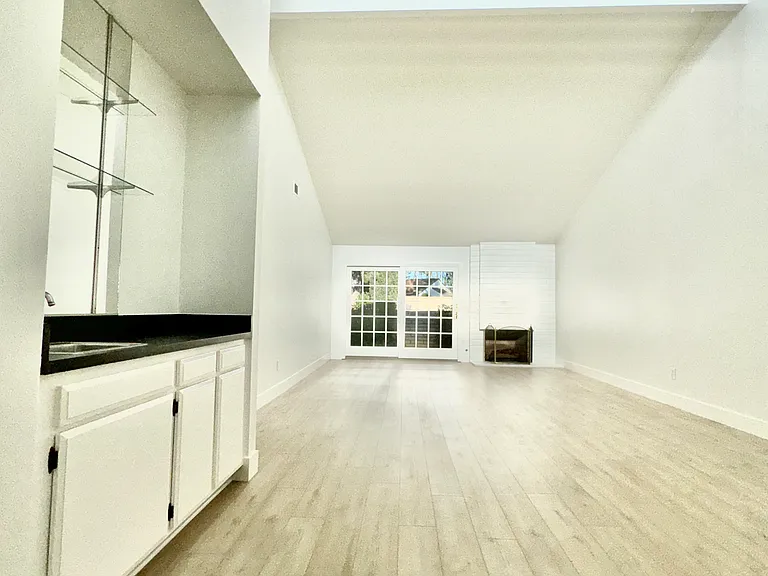 3 Eucalyptus — Photo 11