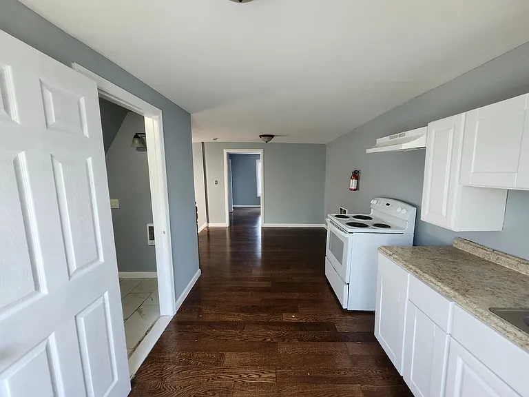 152 S 10th St #3E — Photo 2