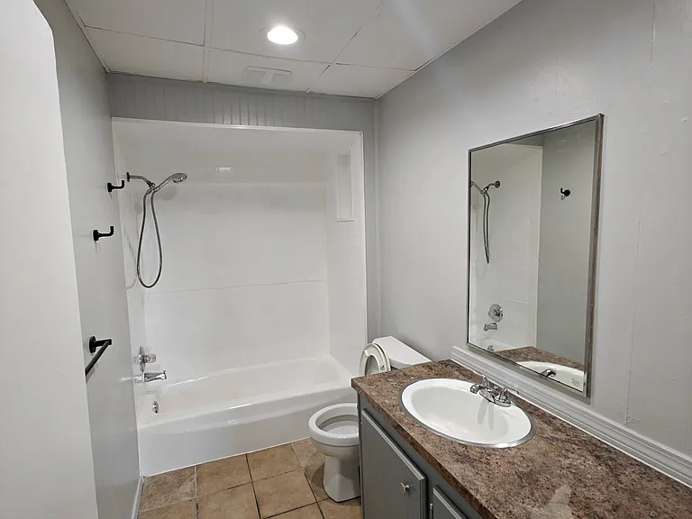 487 4th St #2R — Photo 8