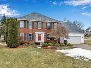 8590 Greenway Ct, East Amherst, NY
