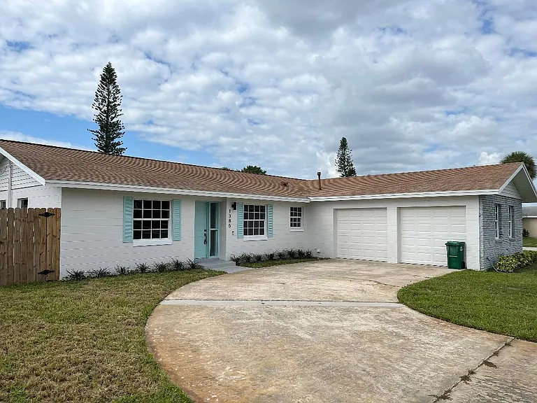1385 S Harbor Dr — Photo 1
