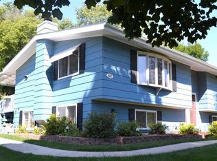 607 Valley View Dr, Decorah, IA 52101