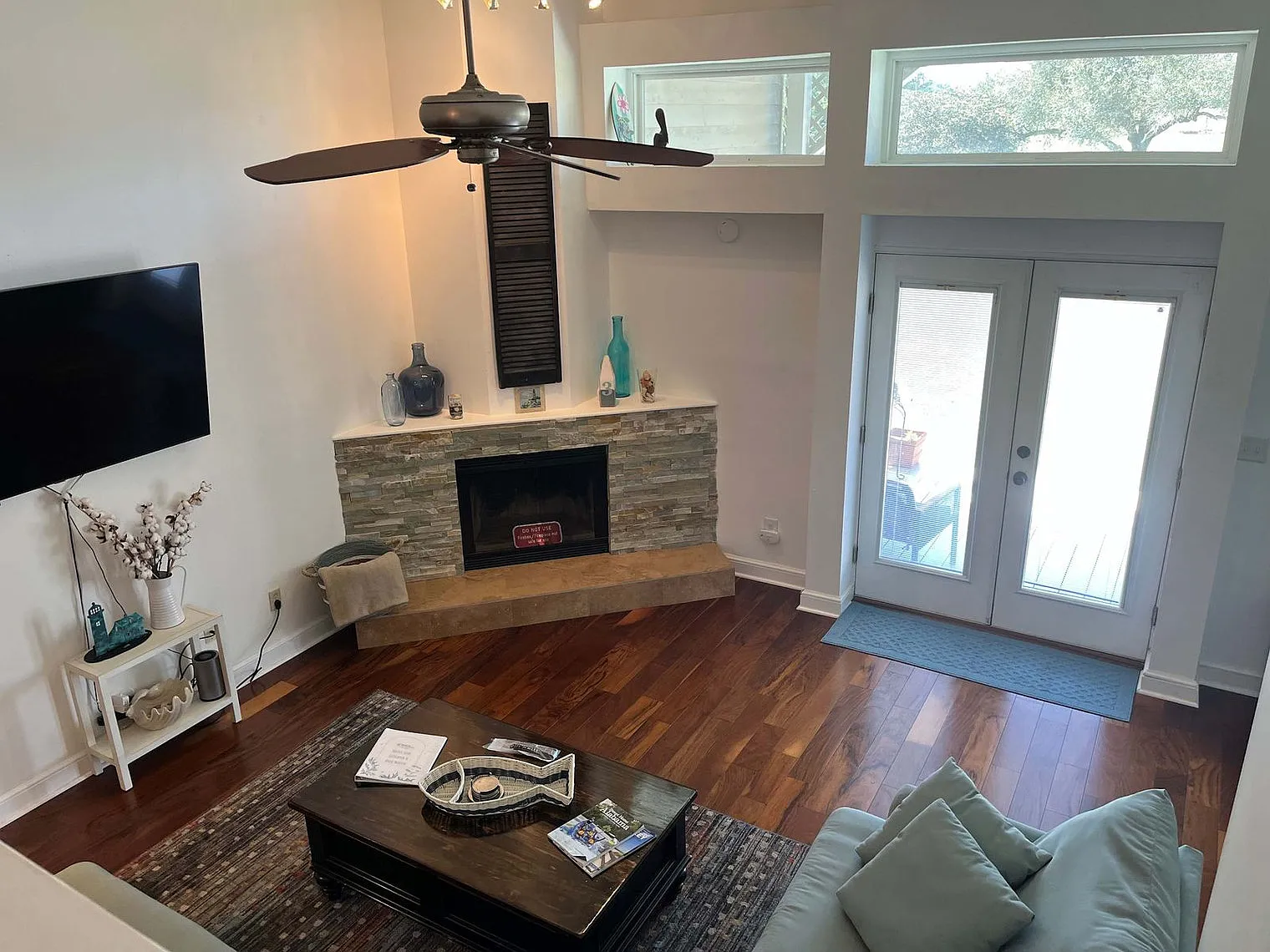 2 bed, 2.0 bath, $2,817 — Photo 3