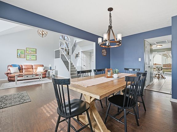 3rd image of 10423 Grasshopper Ct