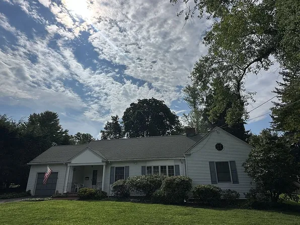 20 E Maple Rd, Greenlawn, NY 11740