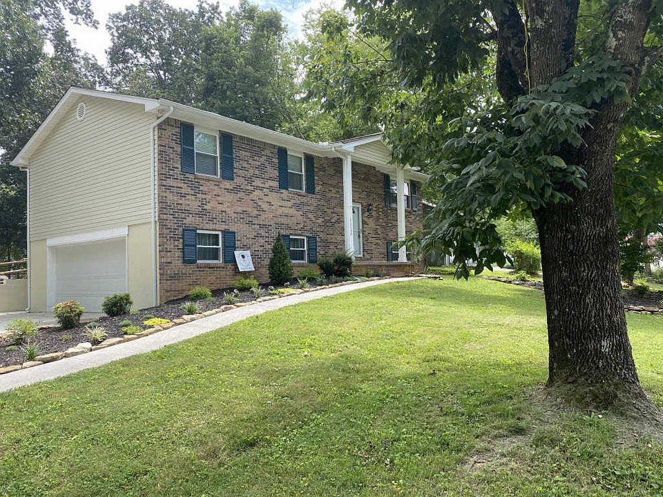 2nd image of 11130 Concord Woods Dr