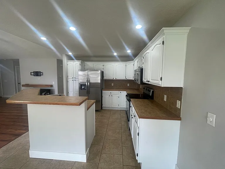 772 E Weller Ct — Photo 5