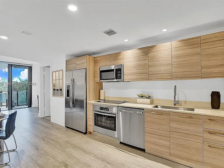 121 NE 34th St #814 — Photo 2