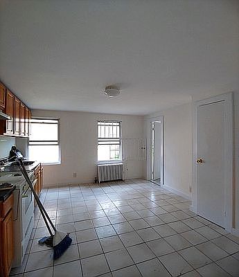 4th image of 435 E 118th St #4
