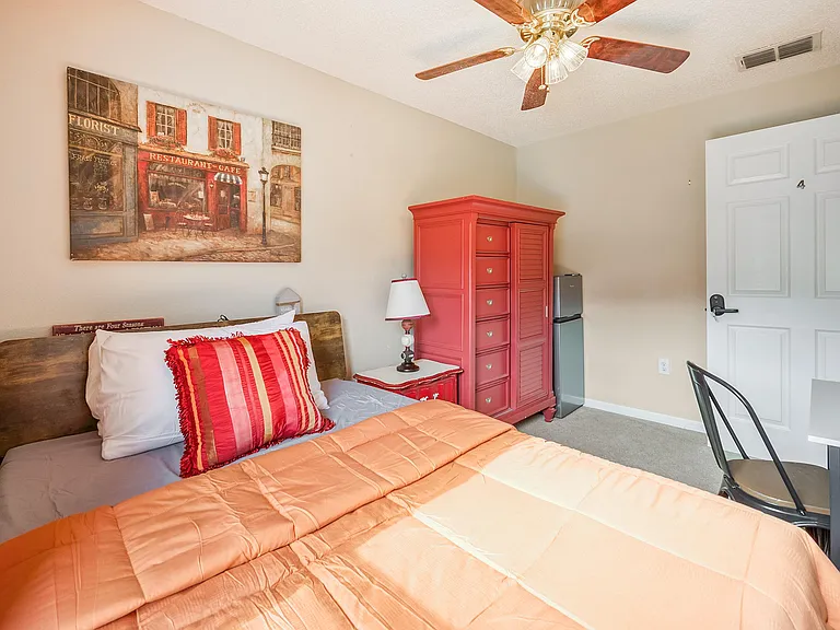 COZY Room 4