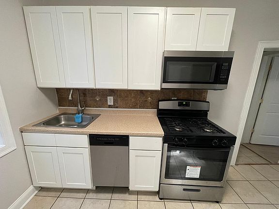 Kitchen (view 1)