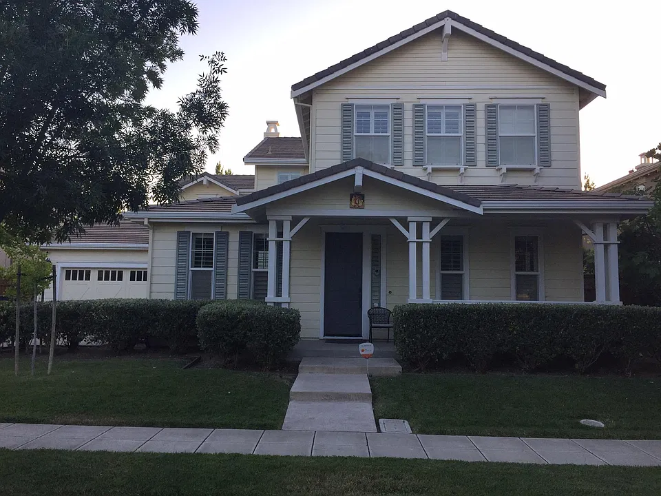 269 S Estados Ct