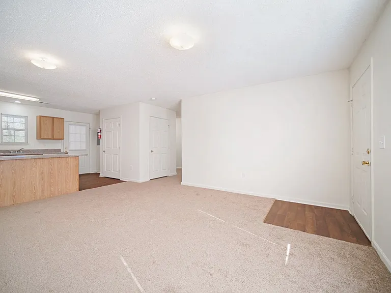 Amesbury Apartments — Photo 39