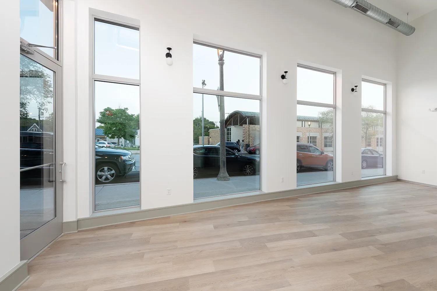 Studio, 850 sqft, $1,895 — Photo 3