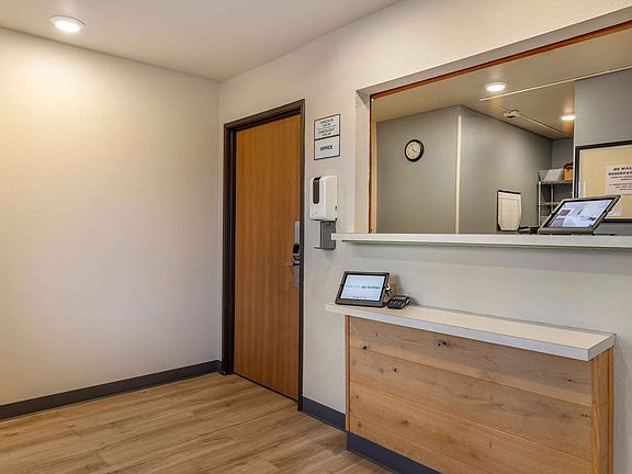 Lobby and Guest Check-in