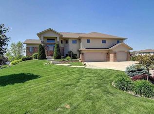 6477 Nature Valley Dr, Waunakee, WI 53597