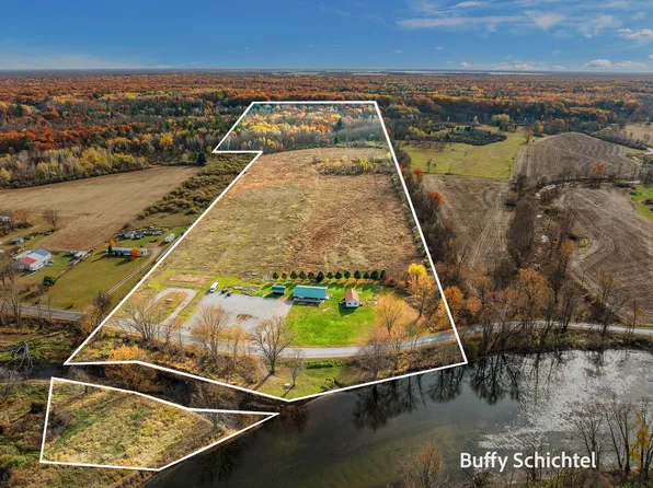 8702 W South River Dr, Grant, MI 49327