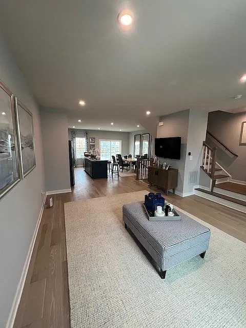 3 bed, 2.5 bath, 1829 sqft, $3,200 — Photo 4