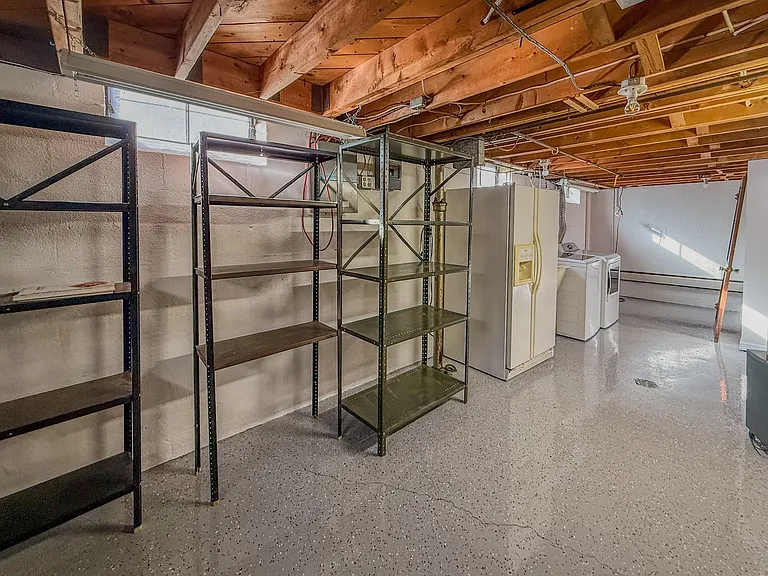 2710 Pendleton Dr — Photo 32