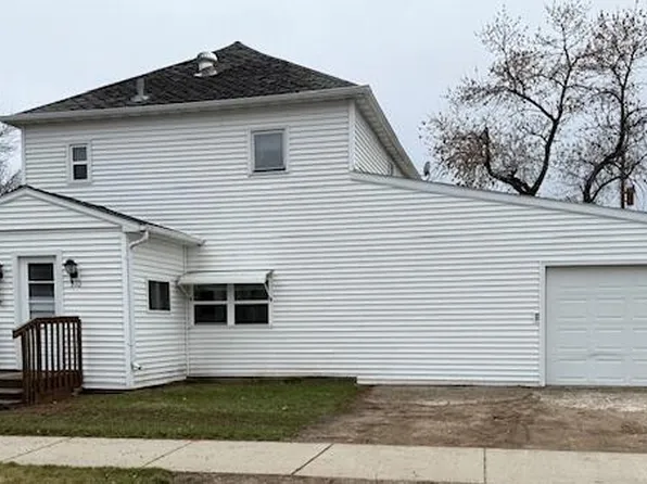 310 Clark Ave, Larimore, ND 58251