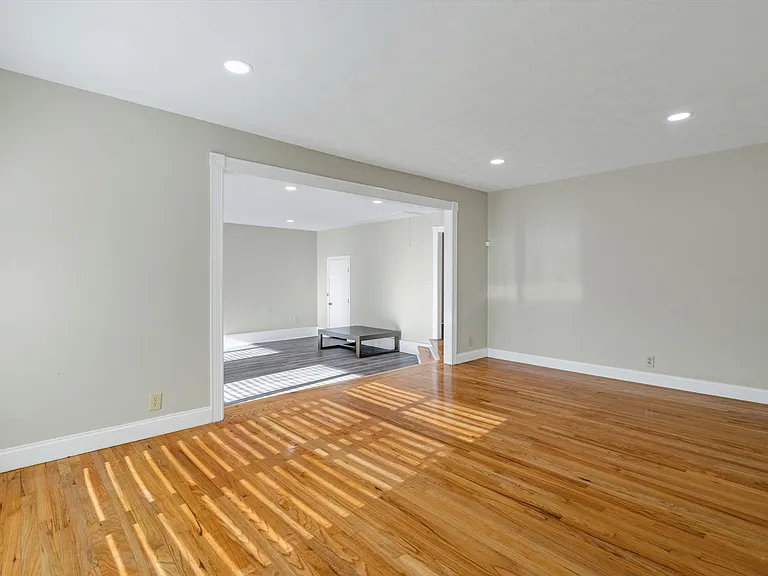 406 N Bonham Dr — Photo 8